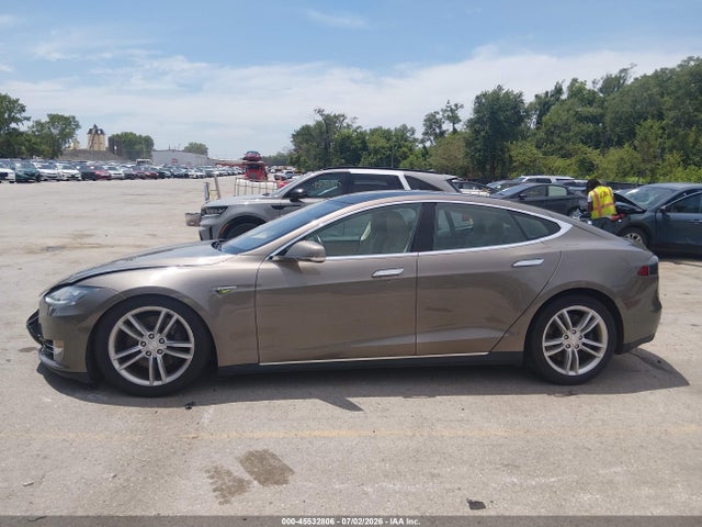 2015 Tesla Model S 70d/85d/p85d მანქანა იყიდება აუქციონზე, vin: 5YJSA1H22FF093258, აუქციონის ნომერი: 45532806