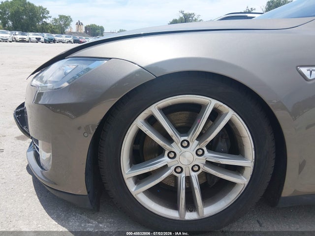 2015 Tesla Model S 70d/85d/p85d მანქანა იყიდება აუქციონზე, vin: 5YJSA1H22FF093258, აუქციონის ნომერი: 45532806