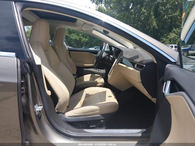 2015 Tesla Model S 70d/85d/p85d მანქანა იყიდება აუქციონზე, vin: 5YJSA1H22FF093258, აუქციონის ნომერი: 45532806