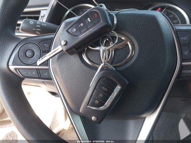 4T1C11AK5MU402915 Toyota CAMRY LE
