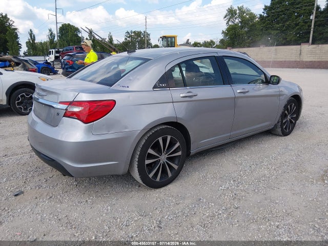 Chrysler 200 Touring 2014 1C3CCBBG6EN158495 Image 4