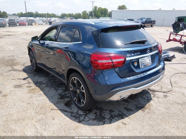 Mercedes-Benz GLA 250 2019 WDCTG4EB0KJ627475 Image 3