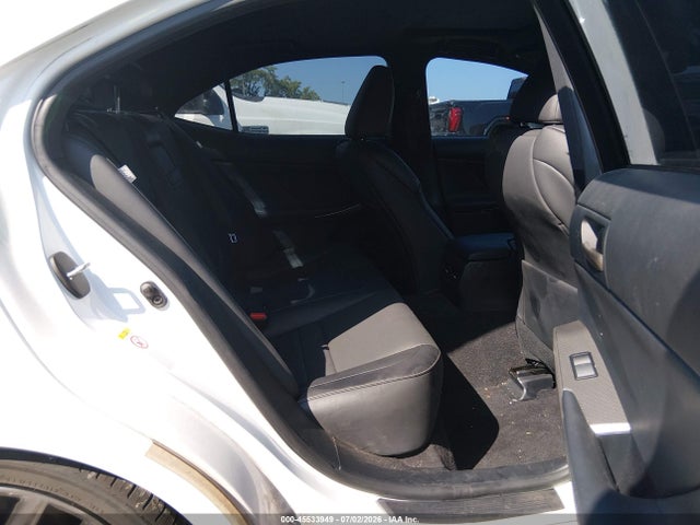 Lexus IS 200T 2017 JTHBA1D23H5038942 Image 8