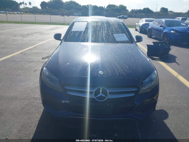 45533962 :رقم المزاد ، 55SWF4JB4JU266526 vin ، 2018 Mercedes-benz C 300 مزاد بيع