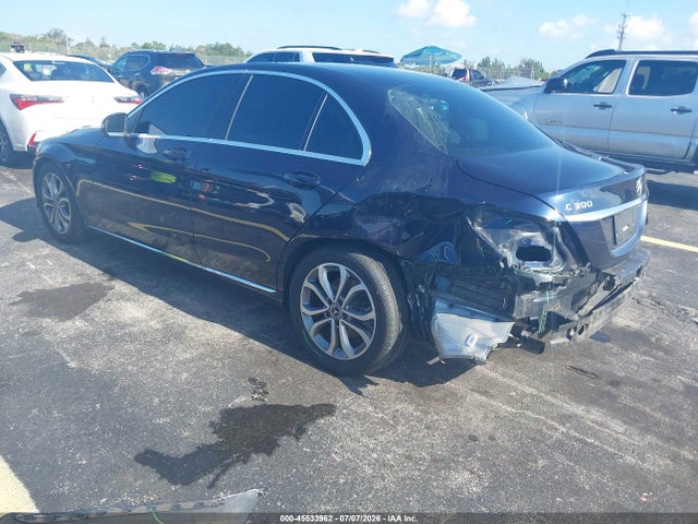 45533962 :رقم المزاد ، 55SWF4JB4JU266526 vin ، 2018 Mercedes-benz C 300 مزاد بيع