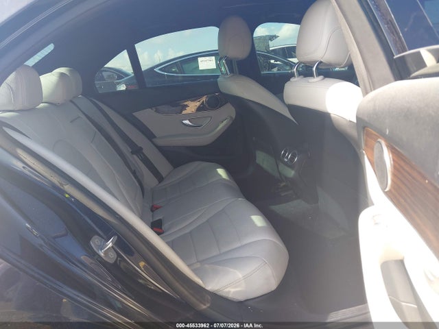 45533962 :رقم المزاد ، 55SWF4JB4JU266526 vin ، 2018 Mercedes-benz C 300 مزاد بيع