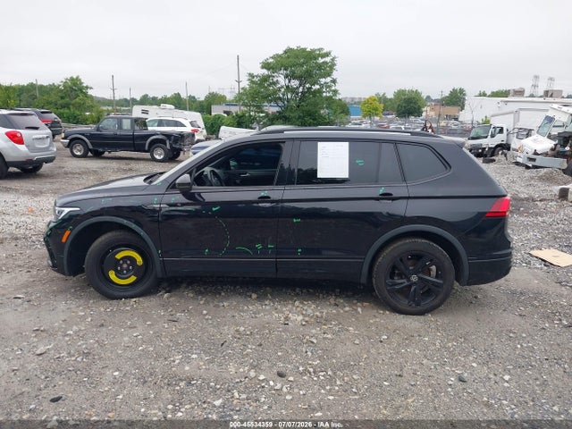 3VV8B7AX5PM015507 Volkswagen Tiguan 2.0t Se R-line Black