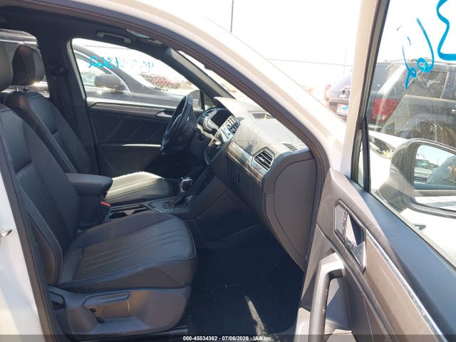 Продаж на аукціоні авто 2024 Volkswagen Tiguan 2.0t Se R-line Black, vin: 3VVCB7AX0RM021518, номер лоту: 45534362