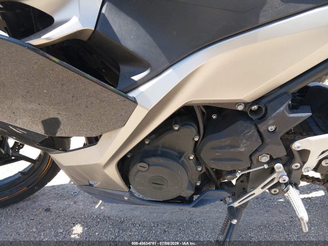 Kawasaki EX400 2023 JKAEXKG12PDAL4128 Image 9