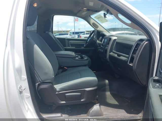 45535418 :رقم المزاد ، 3C6JR6DG6JG225242 vin ، 2018 Ram 1500 Tradesman  4x2 8' Box مزاد بيع
