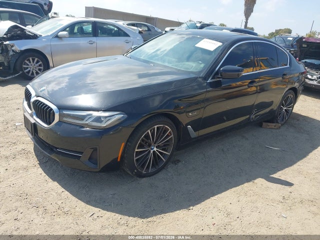 BMW 530e 2022 WBA13AG03NCK10876 Image 2
