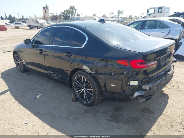 BMW 530e 2022 WBA13AG03NCK10876 Image 3