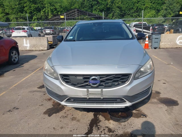2016 Volvo V60 Cross Country T5 მანქანა იყიდება აუქციონზე, vin: YV4612HK0G1013244, აუქციონის ნომერი: 45535601