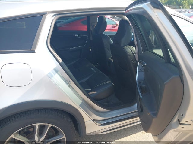 2016 Volvo V60 Cross Country T5 მანქანა იყიდება აუქციონზე, vin: YV4612HK0G1013244, აუქციონის ნომერი: 45535601