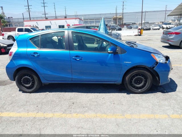 Toyota Prius C One 2014 JTDKDTB35E1565819 Image 13
