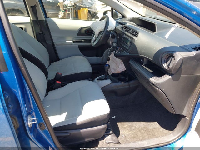 JTDKDTB35E1565819 Toyota Prius C One
