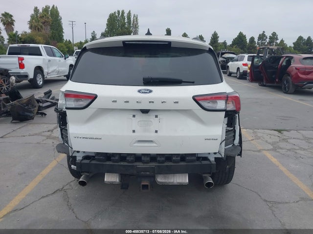 1FMCU9J97NUB48046 Ford Escape Titanium