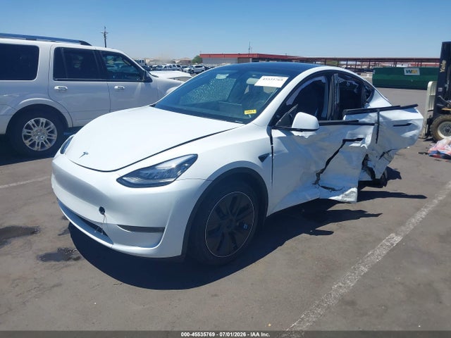 Tesla Model Y 2023 7SAYGDEEXPA109474 Image 2