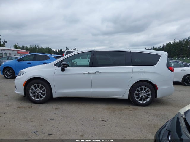 Chrysler Pacifica Limited 2026 2C4RC1GG4TR206004 Image 14