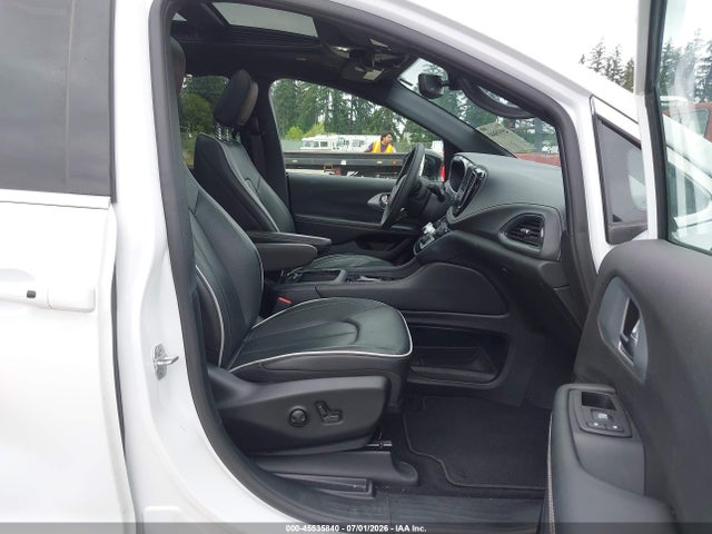 Chrysler Pacifica Limited 2026 2C4RC1GG4TR206004 Image 5