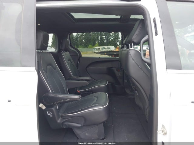 Chrysler Pacifica Limited 2026 2C4RC1GG4TR206004 Image 8