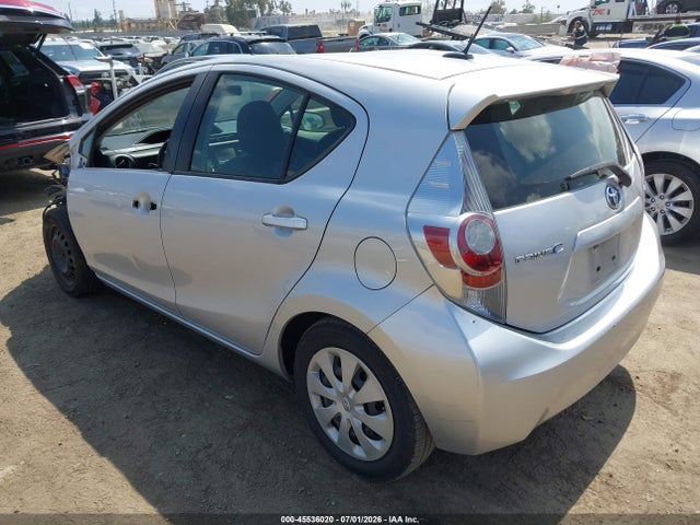 Toyota Prius C Three 2014 JTDKDTB31E1076222 Image 3