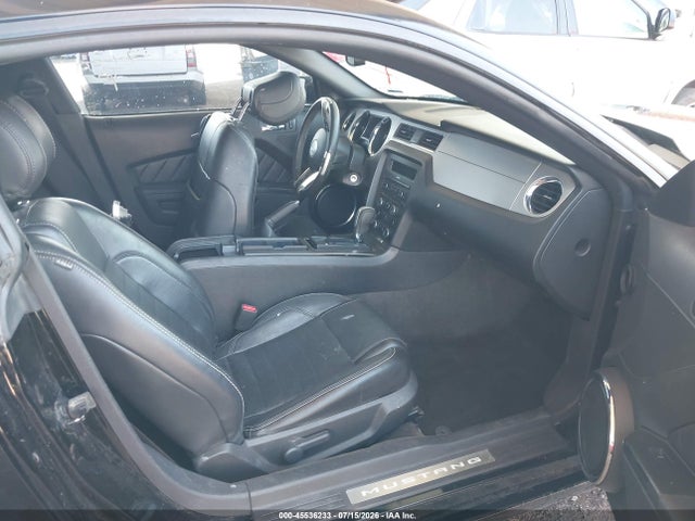 1ZVBP8AM2E5260377 Ford Mustang V6 Premium