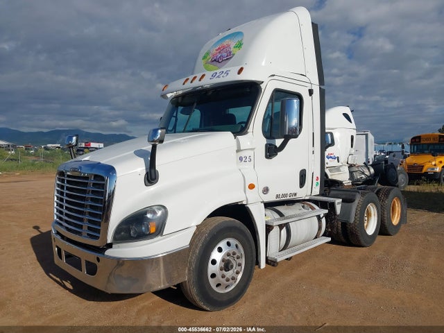 Freightliner Cascadia 125 2016 3AKJGED68GSHG1925 Image 2