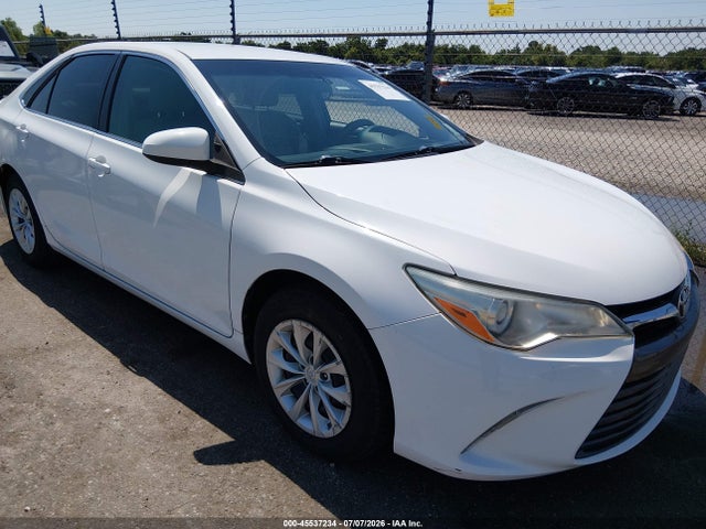 Toyota CAMRY LE 2017 4T1BF1FKXHU664697 Image 1