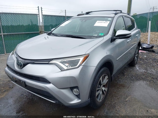 Toyota Rav4 Xle 2018 JTMRFREV2JJ235199 Image 2