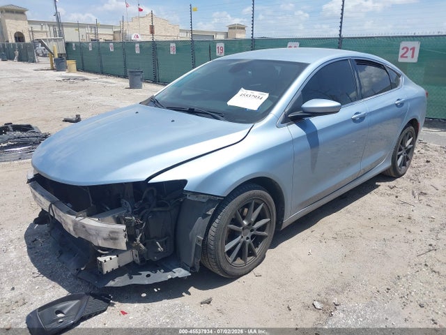 Chrysler 200 Limited 2015 1C3CCCAB6FN714995 Image 2