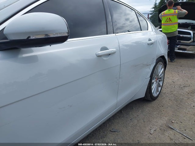 Jaguar Xe 35t First Edition 2017 SAJAN4BVXHA946619 Image 18