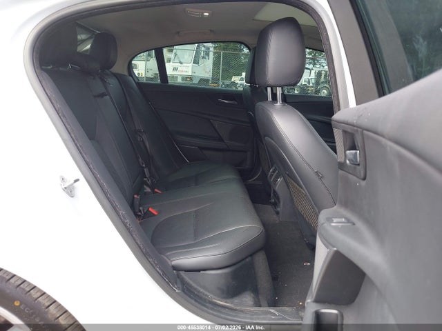 Jaguar Xe 35t First Edition 2017 SAJAN4BVXHA946619 Image 8