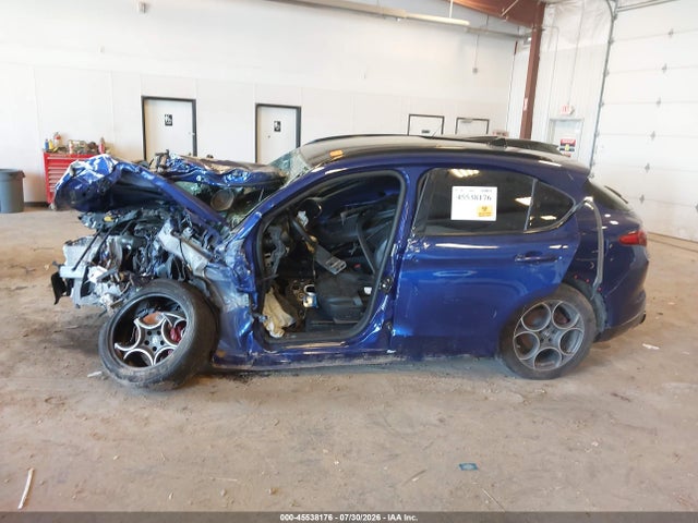 45538176 :رقم المزاد ، ZASPAKBN1N7D48797 vin ، 2022 Alfa Romeo Stelvio Ti Awd مزاد بيع