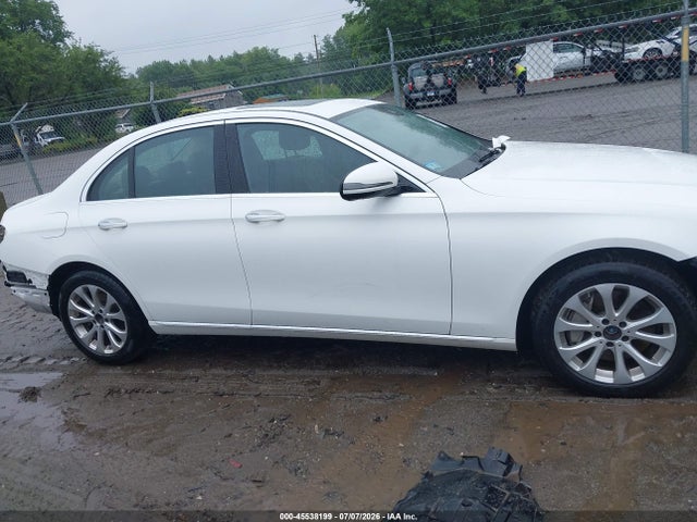 2017 Mercedes-benz E 300 4matic მანქანა იყიდება აუქციონზე, vin: WDDZF4KBXHA066255, აუქციონის ნომერი: 45538199