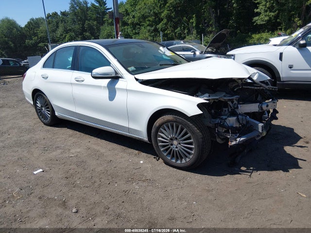 45538245 :رقم المزاد ، 55SWF4KB5FU061657 vin ، 2015 Mercedes-benz C 300 Luxury 4matic مزاد بيع