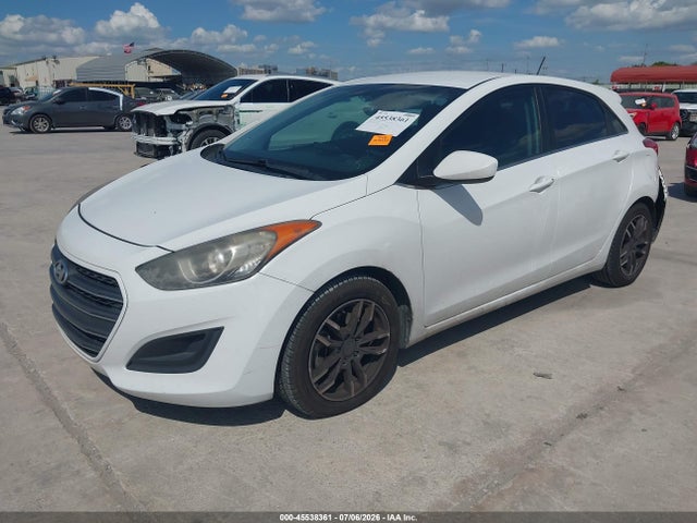 Hyundai ELANTRA GT 2016 KMHD35LH4GU323621 Image 2
