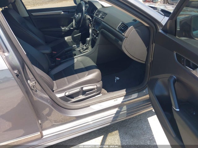 1VWDT7A36HC054713 Volkswagen Passat 1.8t R-line