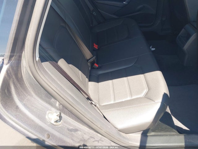 1VWDT7A36HC054713 Volkswagen Passat 1.8t R-line