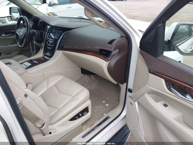 45538988 :رقم المزاد ، 1GYS4HKJ0HR297581 vin ، 2017 Cadillac Escalade Esv Luxury مزاد بيع