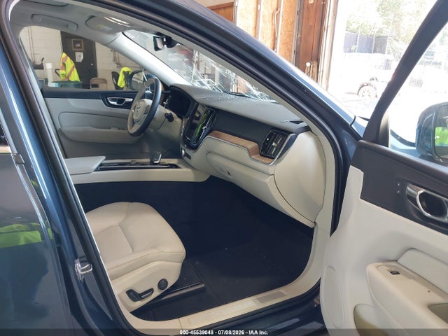 Продажа на аукционе авто 2022 Volvo Xc60 B5 Momentum, vin: YV4L12RK3N1911934, номер лота: 45539048