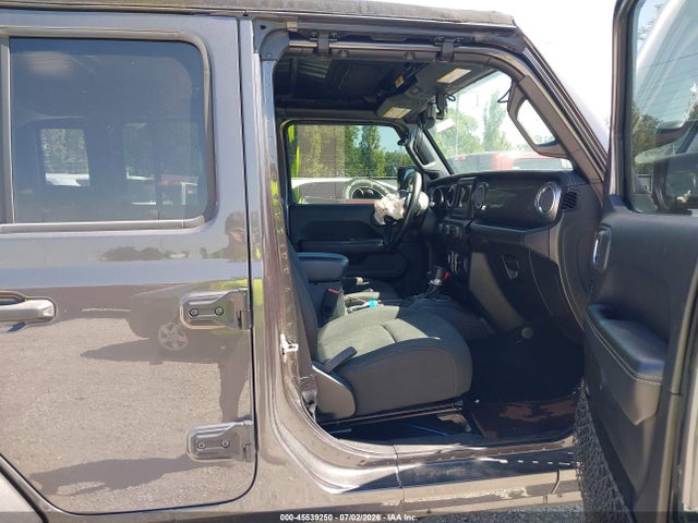 1C4HJXEG6JW291777 Jeep Wrangler Unlimited Sahara