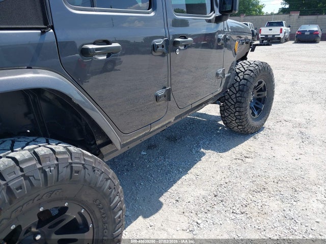 1C4HJXEG6JW291777 Jeep Wrangler Unlimited Sahara