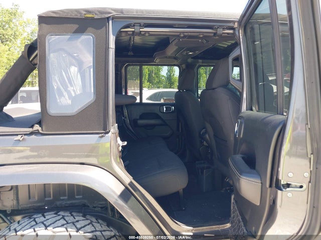 1C4HJXEG6JW291777 Jeep Wrangler Unlimited Sahara
