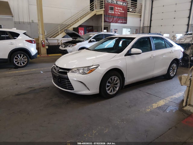 Toyota CAMRY LE 2016 4T4BF1FK3GR528349 Image 2