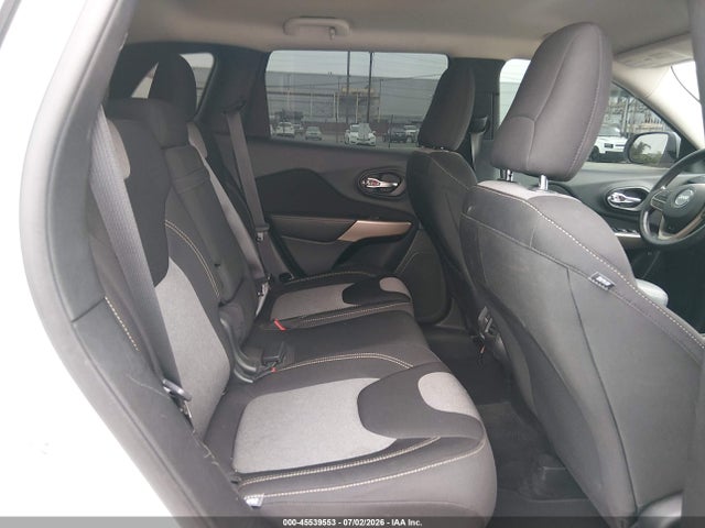 1C4PJMCB7JD528466 Jeep Cherokee Latitude 4x4
