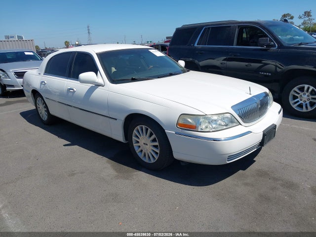 Aukcja sprzedaży 2003 Lincoln Town Car Signature, vin: 1LNHM82W13Y667264, numer aukcji: 45539830