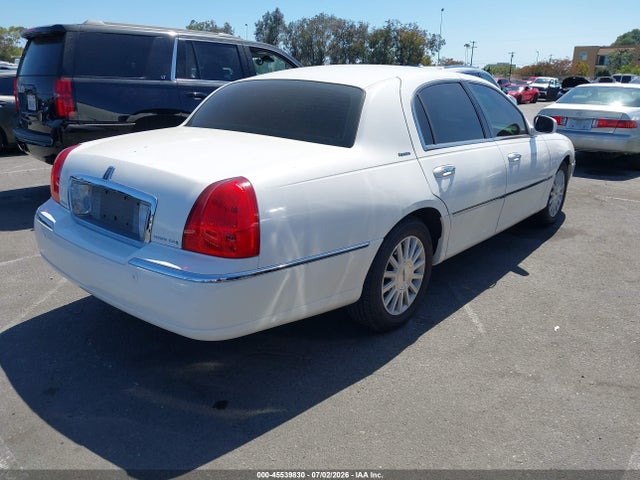 Aukcja sprzedaży 2003 Lincoln Town Car Signature, vin: 1LNHM82W13Y667264, numer aukcji: 45539830