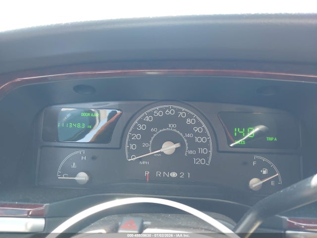 Продажа на аукционе авто 2003 Lincoln Town Car Signature, vin: 1LNHM82W13Y667264, номер лота: 45539830
