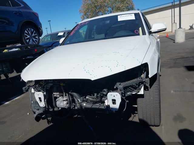 WA1HCCFS1JR013027 Audi Q3 2.0t Premium/2.0t Sport Premium